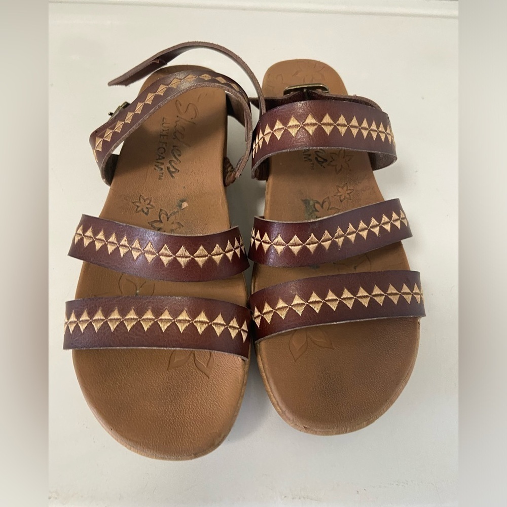 Sketchers, Size 8 brown and cream, Becca, sandals, with diamond Design